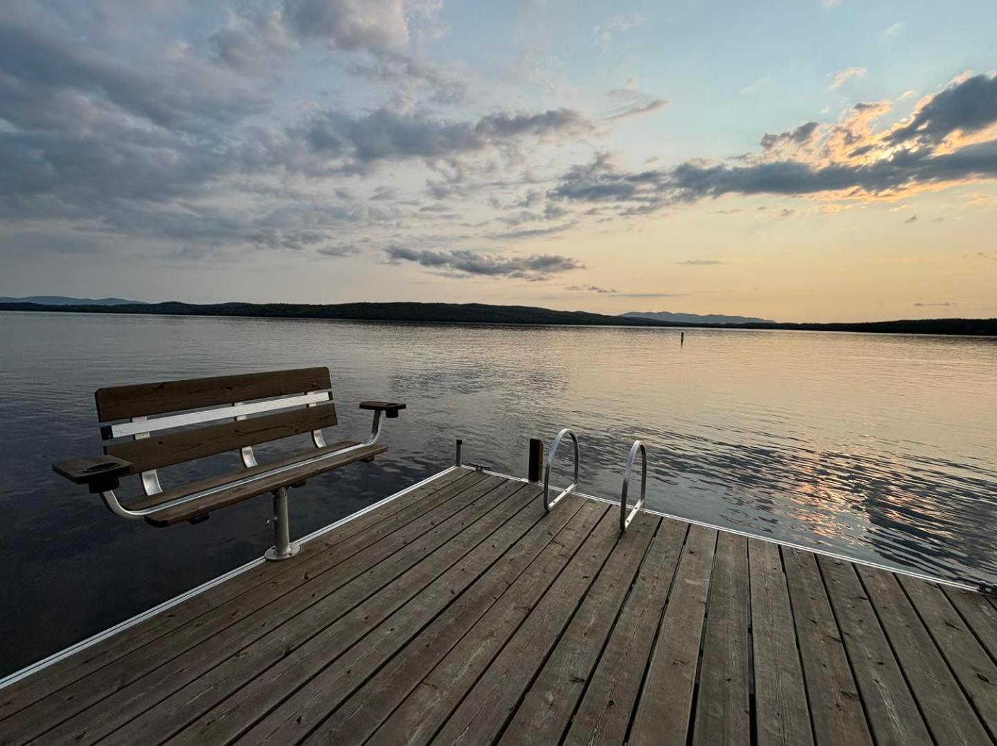 Estello Suites & Spa Lac-Mégantic Exteriör bild