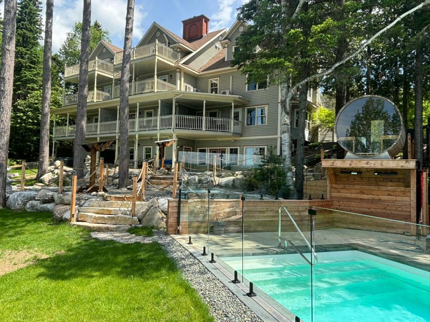 Estello Suites & Spa Lac-Mégantic Exteriör bild